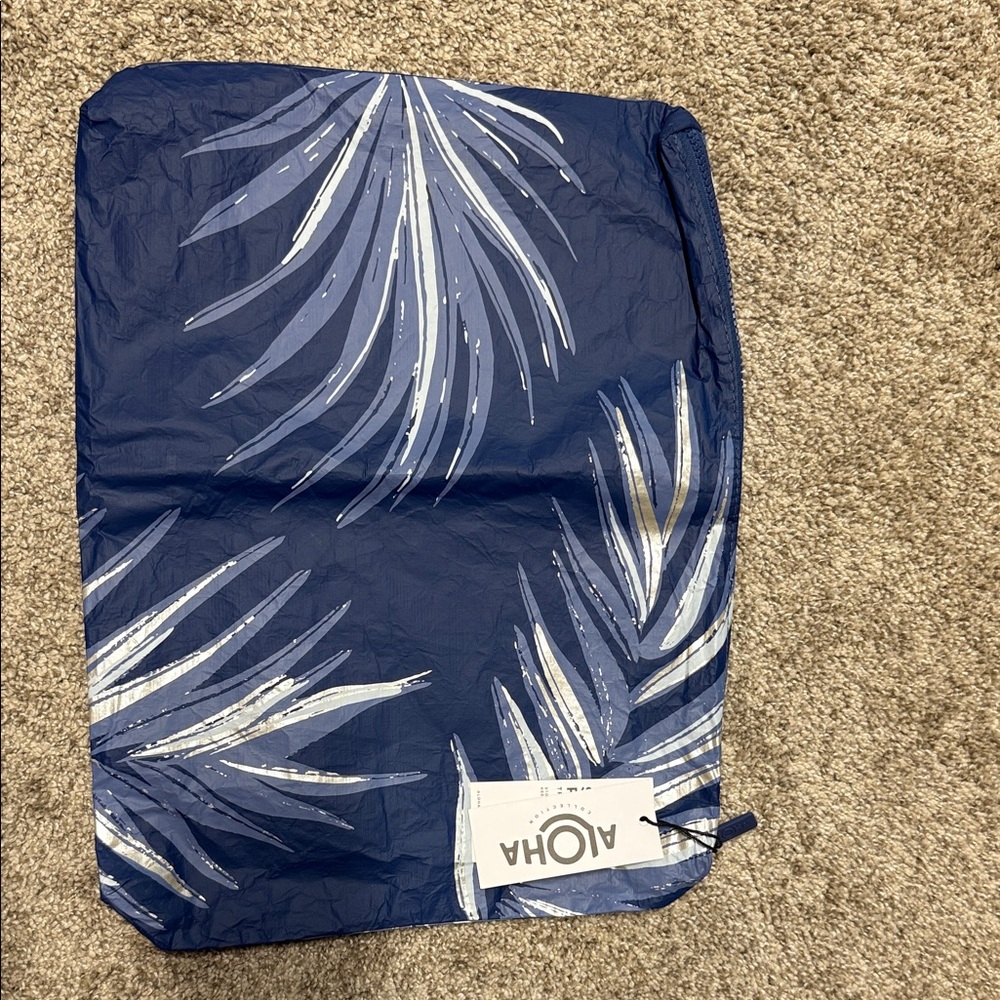 NWT Aloha Blue Leaf Print Bag
